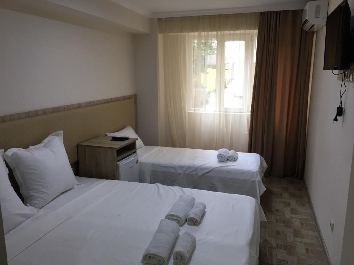 Femi Ji Hotel Batumi Exterior photo